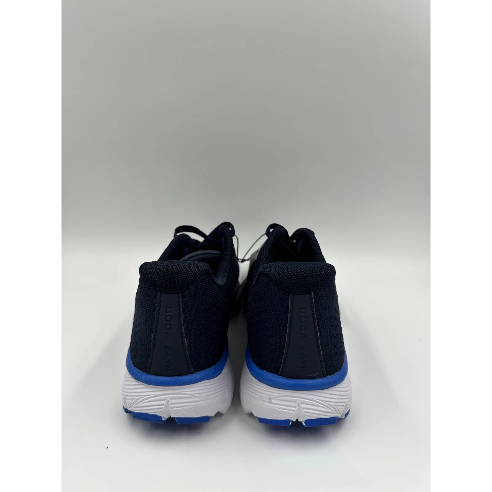 Men's Size 8.5, Dark Blue Knit Top Running Sneakers with Light Blue