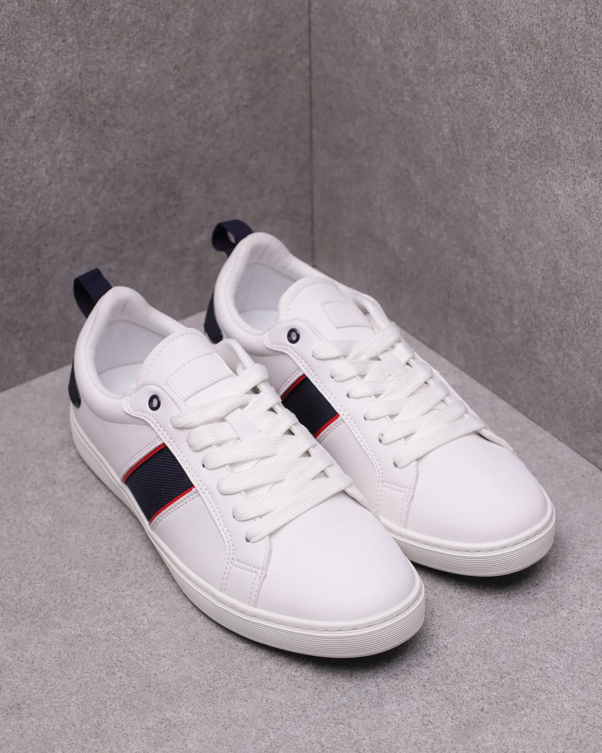 Tomaz TR800M Men's Court Sneakers (White/Navy/Red)